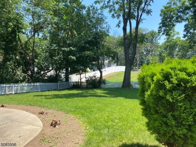 Photo - 549 Broughton Ave