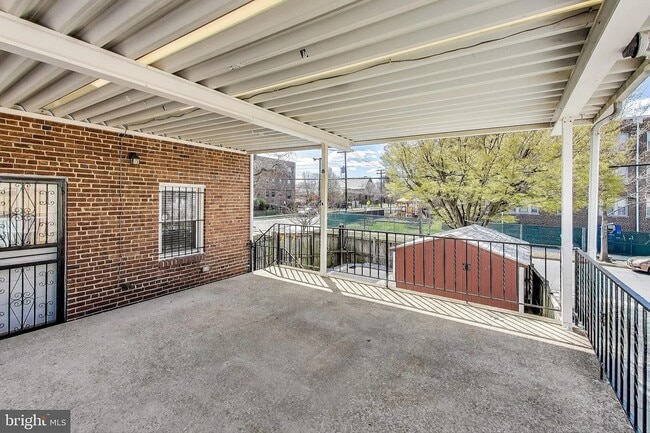 Photo - 1900 R St SE