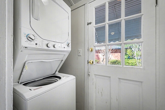 Photo - 2652 Merwyn Rd