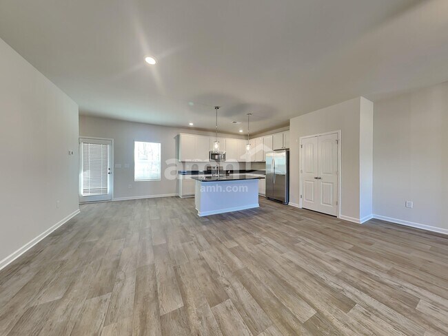 Photo - 3997 Zepelin Wy