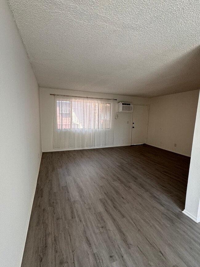 5075 Atlantic Ave Unidad 202