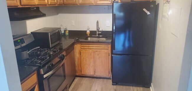 kitchen - 575 Thayer Ave Condo Unit 406