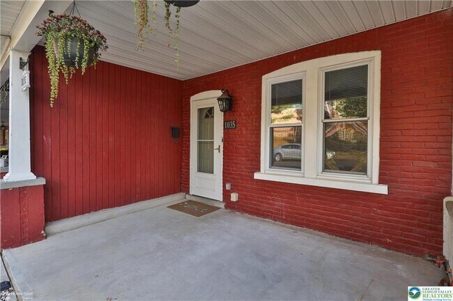 Photo - 1035 Spring St