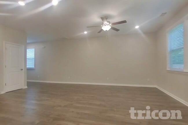 Photo - 313 Knowles Pl