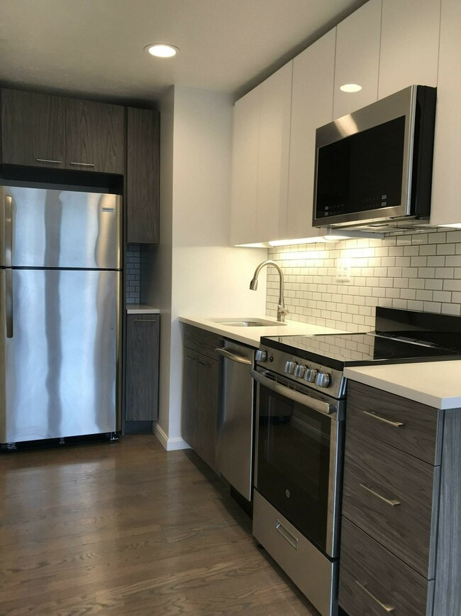 Building Photo - 19 Peterborough St Unit 17