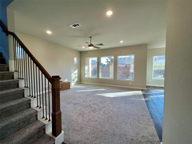 Photo - 547 Kingston Ln