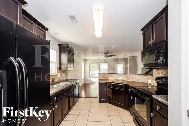Photo - 6659 Woodford Ln