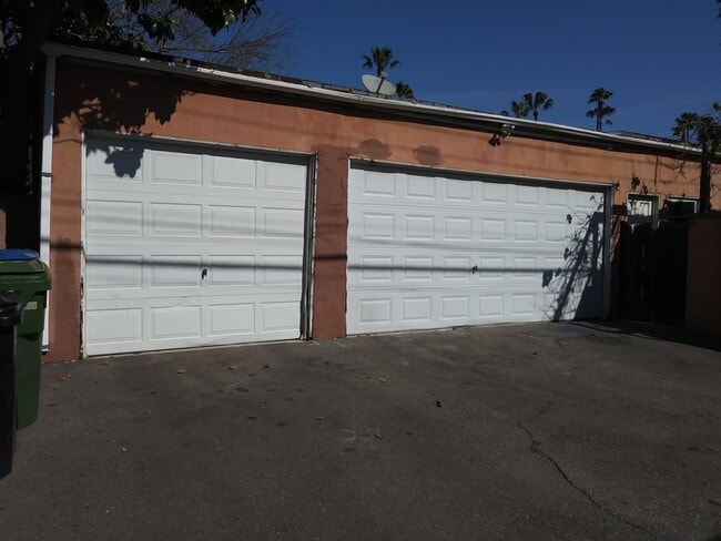 Photo - 12138 Mitchell Ave Unidad 12138
