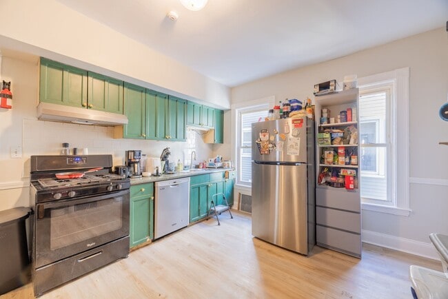 Photo - NICE ALLSTON 4.5 BED/2 BATH ON BRAINERD RD W/ HT&HW INCLUDED