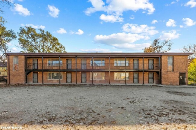 Photo - 7617 S Colfax Ave Unidad 204