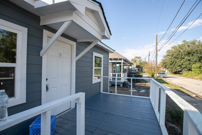 Building Photo - 3120 Stonewall St