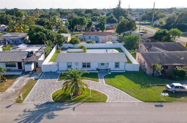 Photo - 6390 Plunkett St