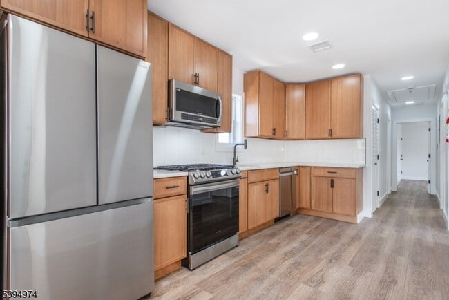 Photo - 210 Ellis Ave