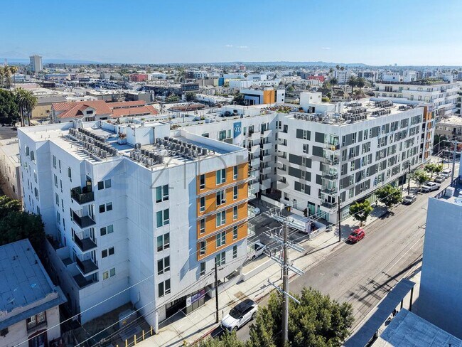 Building Photo - Unit 321