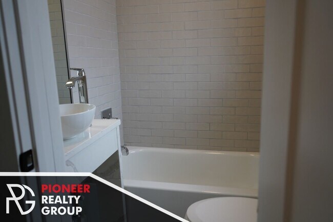 Photo - 505 W Belmont Ave Unit 6G
