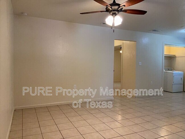 Photo - 403 Hedgewood Dr Unit B