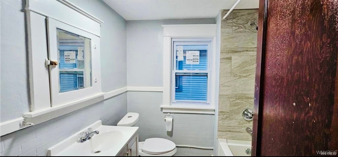 Photo - 320 Jewett Ave