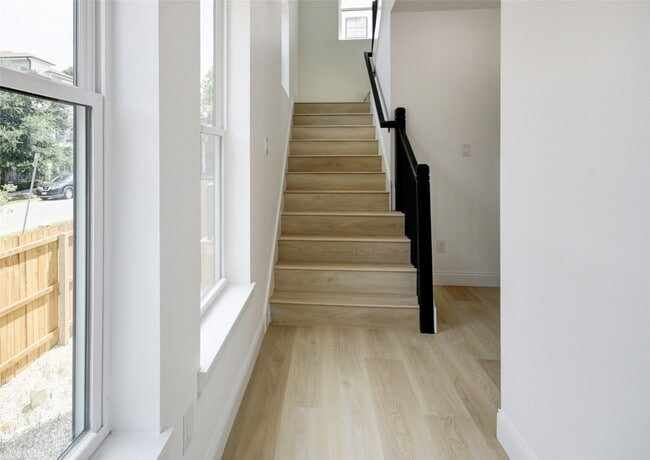 Photo - 1214 W 24th St