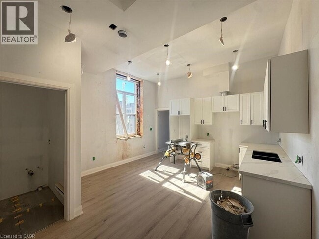 Photo - 208 King St E Unit 1