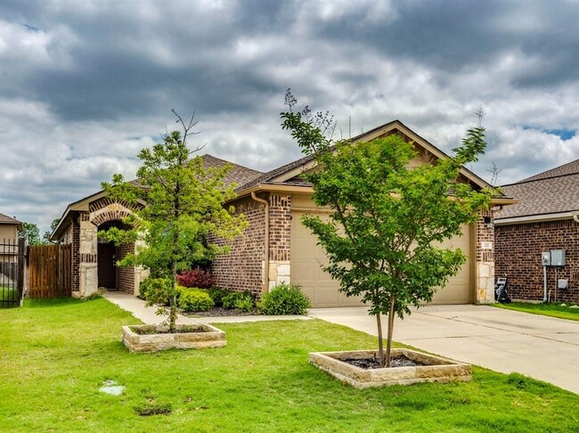 Photo - 217 Yoakum St