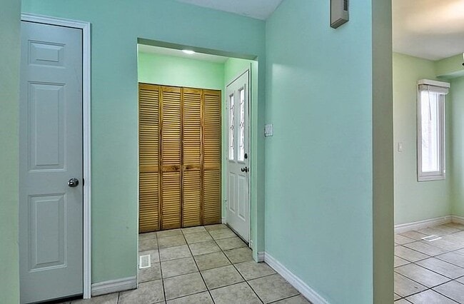 Photo - 174 Wright Crescent