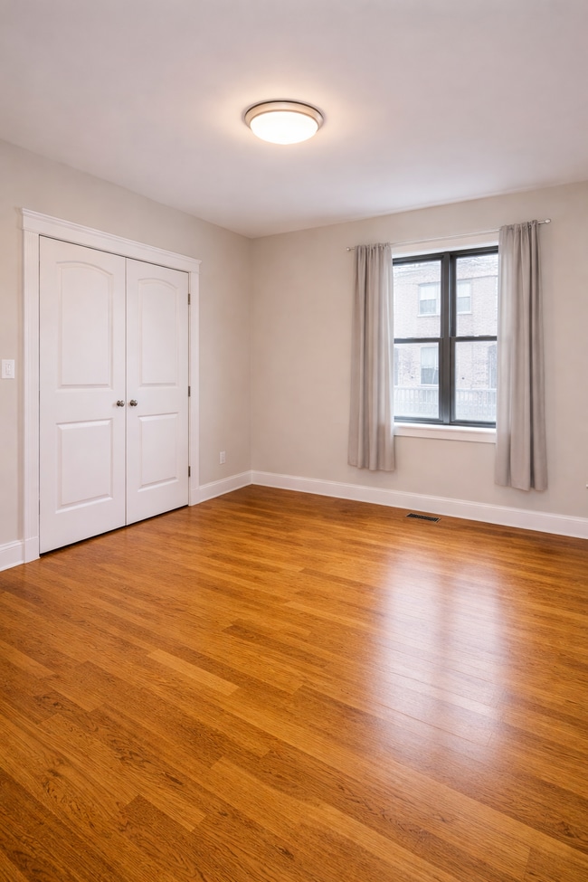 Photo - 3720 S Indiana Ave Unit 1