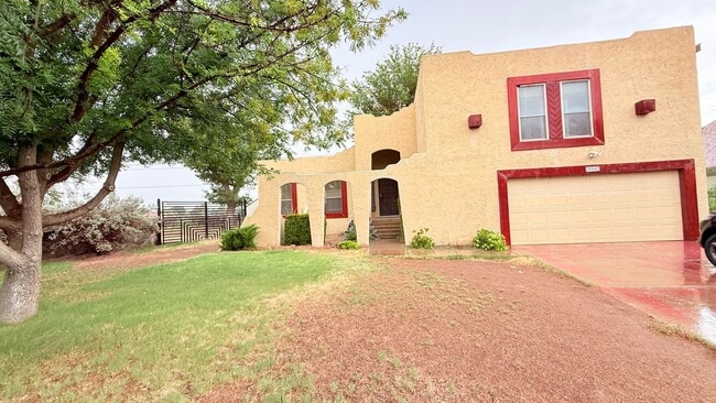 Building Photo - Charming Multi-Level Home in the Heart of ...