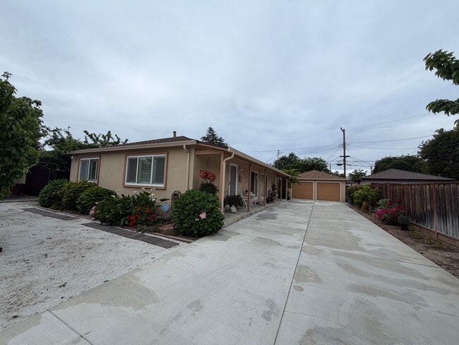 Photo - Campbell Charmer- 2 Bedroom 1 Bath Duplex with Garage