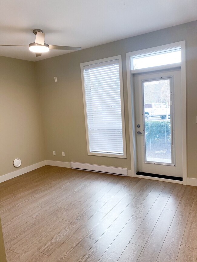 Photo - 45513-45513 Market Way