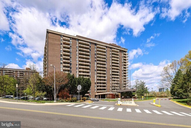 Building Photo - 1800 Old Meadow Rd Unit 916 Rental