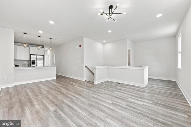 Photo - 115 King St