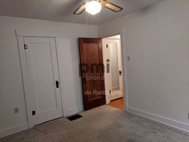 Photo - 2284 E Clay St