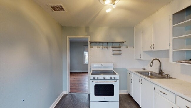 Photo - 2 Bed Home in Beaverdale area (Available March 15th)