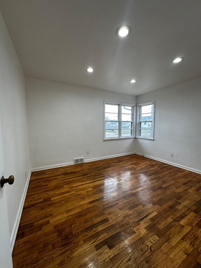 Photo - 1652 Stanley St