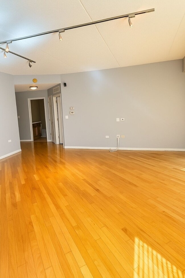 Photo - 77 N Quentin Rd