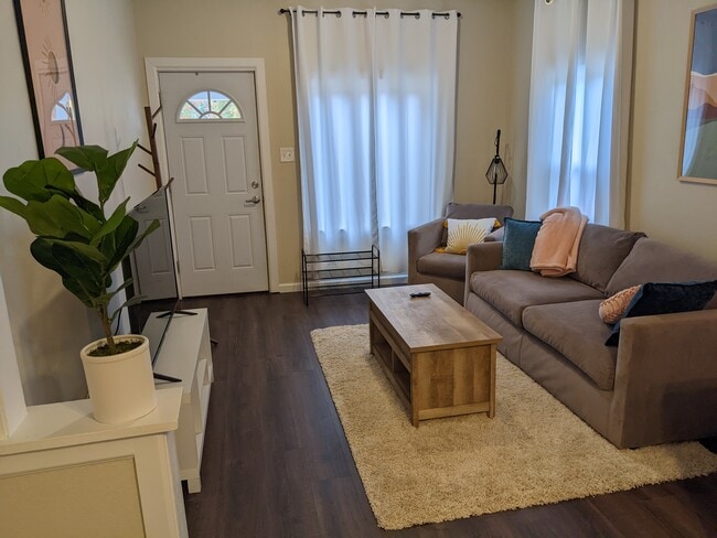 Photo - 4116 S Thompson Ave Unidad Furnished AND Utilities