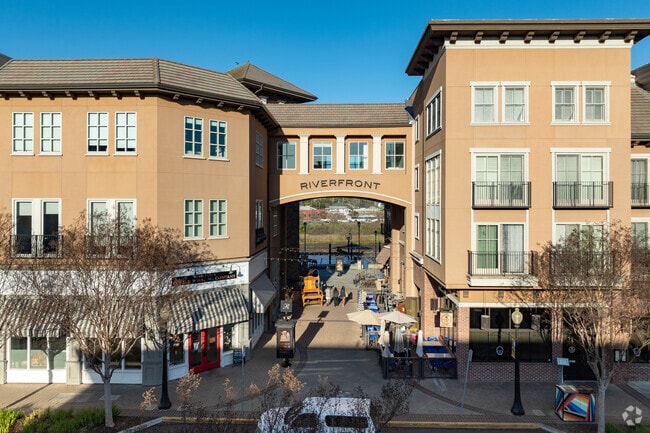 Alternar - Riverfront Residences