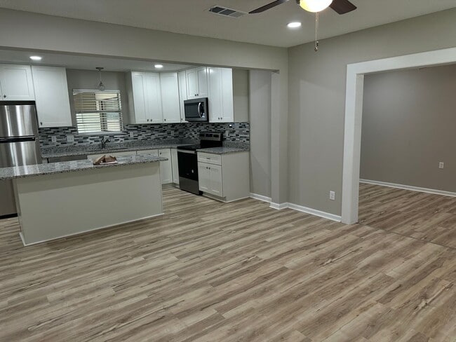 Photo - Listen to the Blues Fly