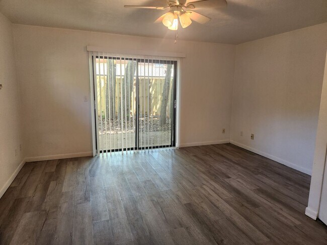 Photo - 1559 Hammock Dr Unit B