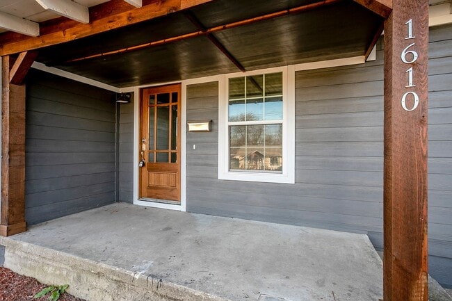 Photo - Must see this Renovated home located in Da...
