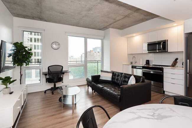 Building Photo - 1475 Rue St-Hubert Unit ID1261806P