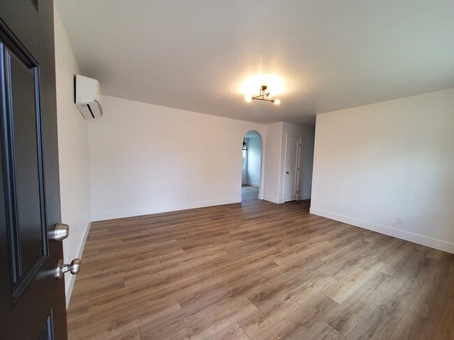 1617 Elm St