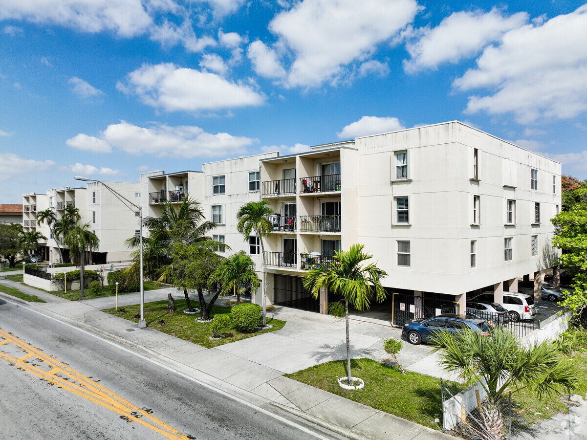 Photo - 555 NE 123rd St