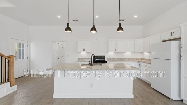 Photo - 895 E Mather St