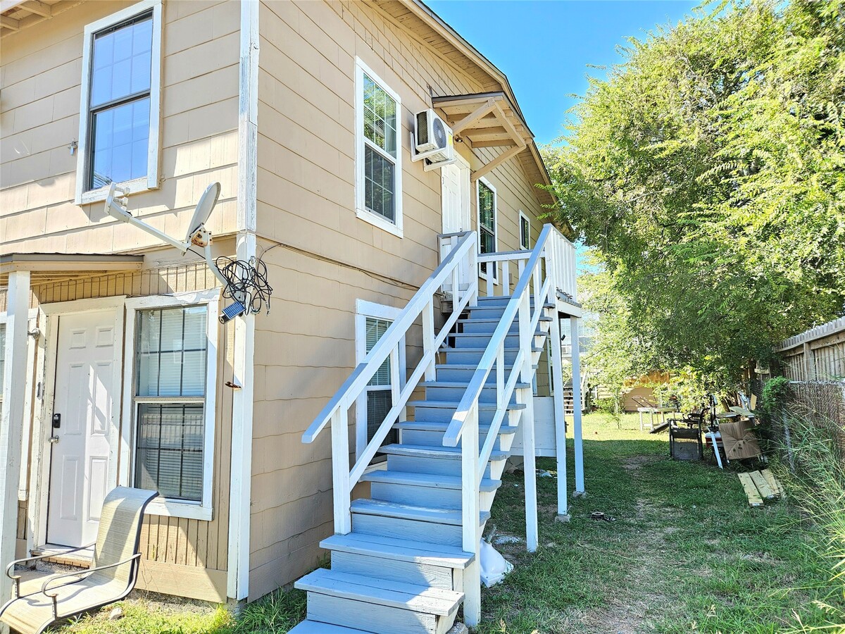 Photo - 5008 Ave S Unidad 3