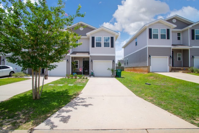 Building Photo - 141 Iron Horse Dr E Rental