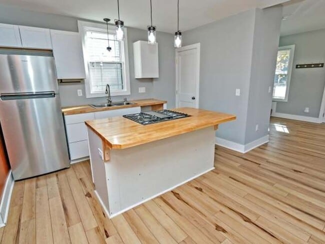 Photo - 1576 Greenway Ave