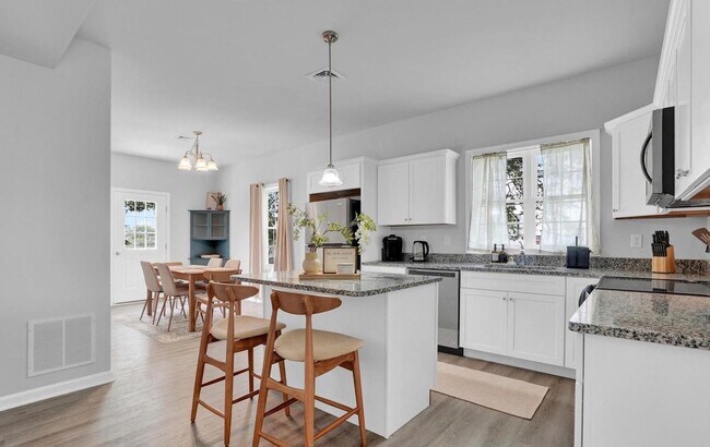 Photo - 2422 Lehman St