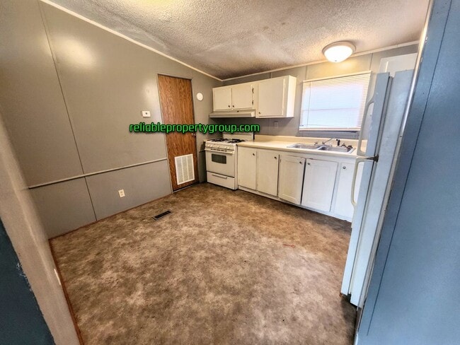 Photo - New Listing!!