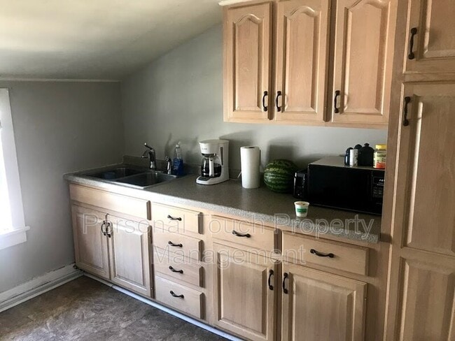 Building Photo - 1009 13th Ave N Unit 3 Rental